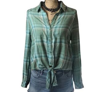 Bp green plaid flannel button down long sleeved shirt